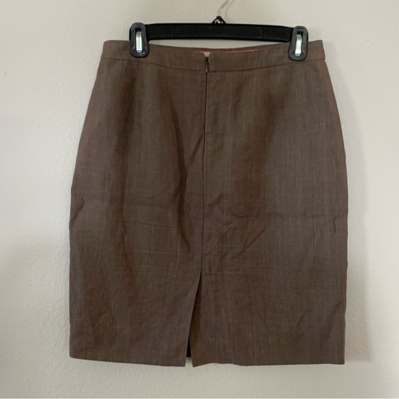 J crew brown skirt with small slit on back lined size 2 - Picture 3 of 9